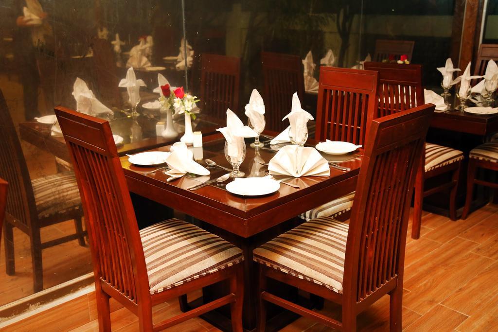 Royal Elegance Hotel Лахор Екстериор снимка